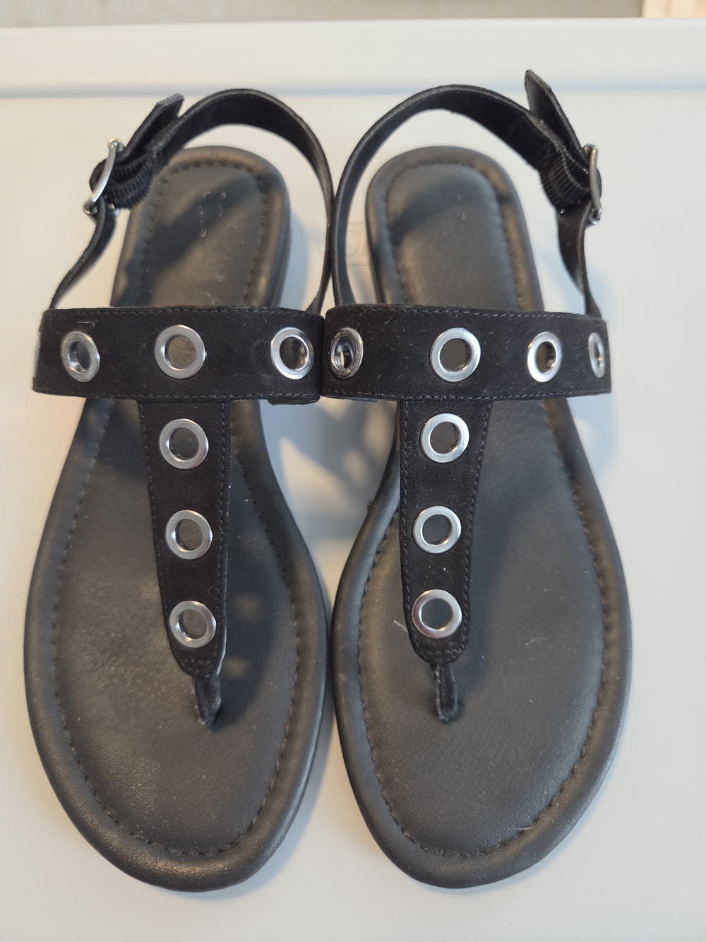 Simply Vera Wang Black Grommet T-Strap Women’s Sandals